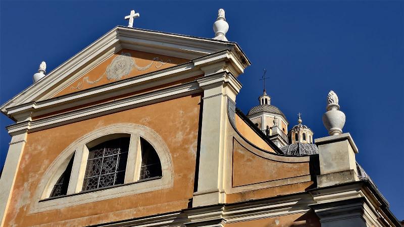 L’autel principal de la Cathédrale Notre-Dame de l’Assomption d’Ajaccio, richement décoré de marbres